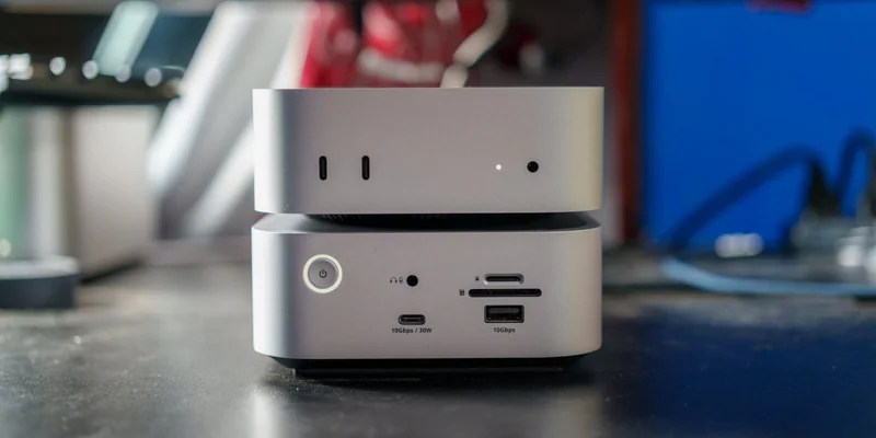 Satechi CubeDock 与 Mac mini 叠放实拍