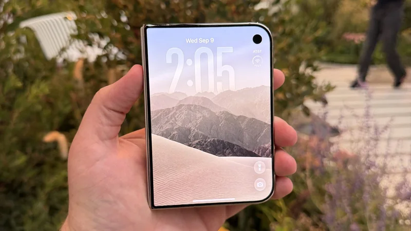iPhone Duo 展开态