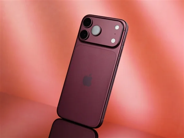 iPhone 18 Pro Max 勃艮第酒红配色背面