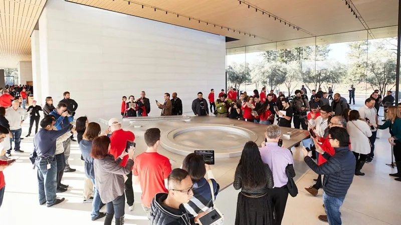 Apple Park 访客中心开幕时的 AR 体验
