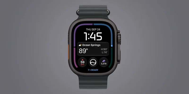 Apple Watch Ultra 4 实拍：表盘边缘环绕 Readiness 分段刻度，底部显示 READY 分数