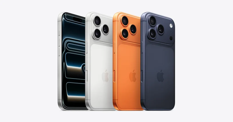 iPhone 17 Pro 银色、宇宙橙色与深蓝色官方图