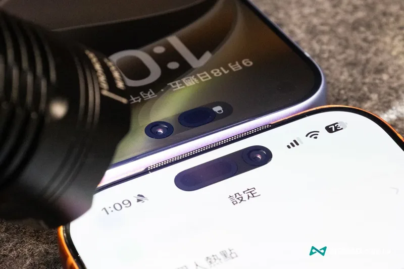 iPhone 18 Pro 与 17 Pro 的灵动岛挖孔大小对比