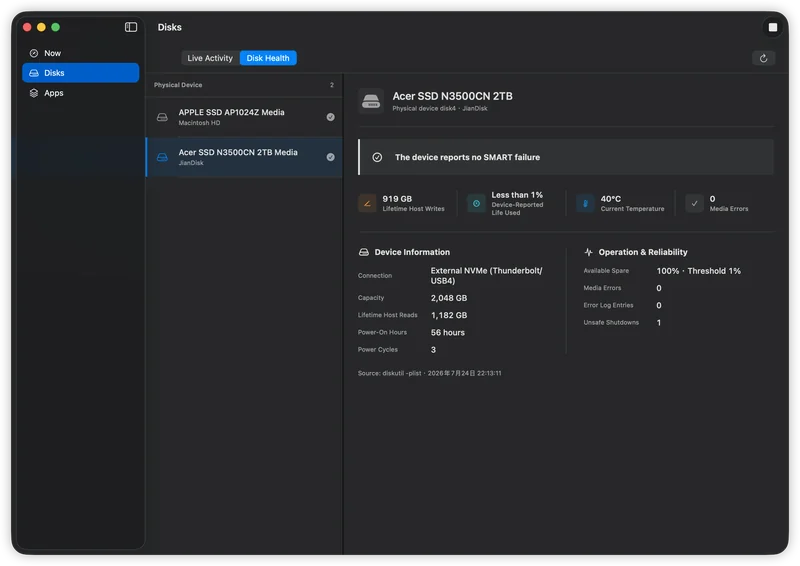 FindDiskKiller Disks 工作区,显示 SMART 状态、温度、累计写入量、磨损等级等 NVMe 健康字段