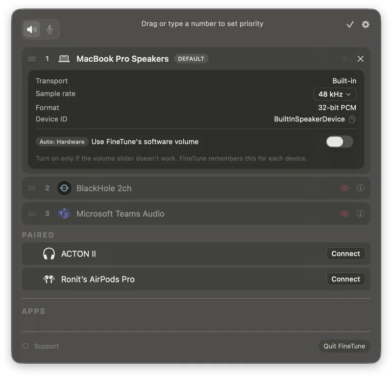 FineTune 编辑模式下的设备列表:设备带优先级序号与 DEFAULT 标记,MacBook Pro Speakers 的设备详情展开显示连接方式为内置、采样率 48kHz、格式 32-bit PCM、设备 ID,以及 Auto Hardware 与使用软件音量的切换开关;下方 PAIRED 区块列出 ACTON II 与 AirPods Pro 及连接按钮