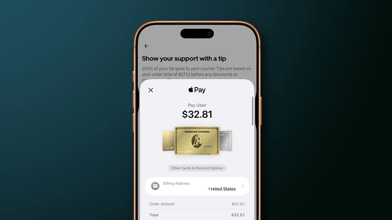 iOS 27 新版 Apple Pay 结账界面,卡片可滑动切换。图片来源:9to5Mac