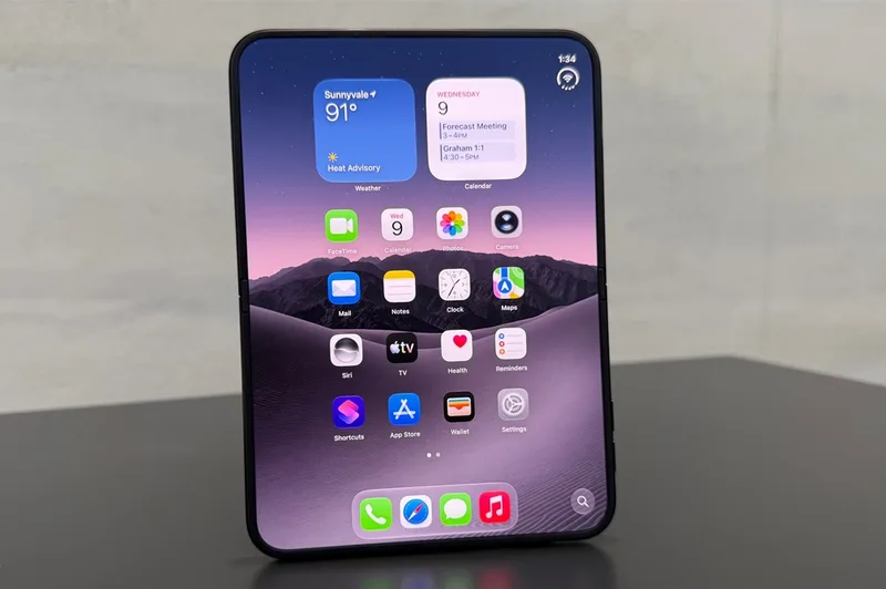 iPhone Duo 展开状态实拍。图片来源:快科技