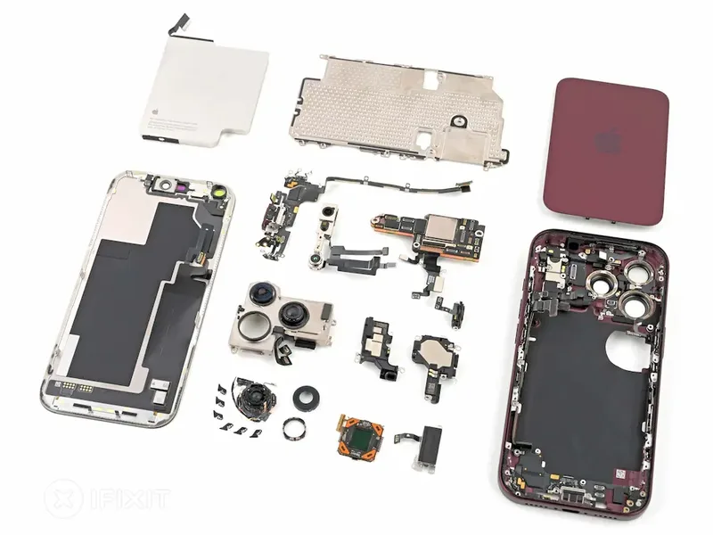 iFixit 的 iPhone 18 Pro 拆解全家福。图片来源:MrMad 瘋先生(拆解图:iFixit)