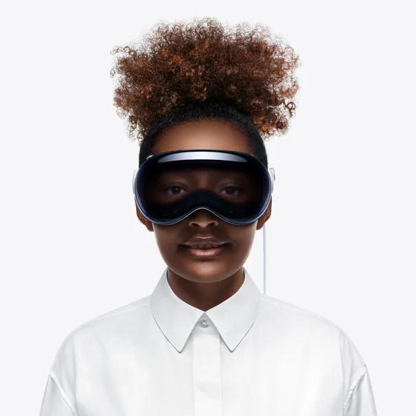 Apple Vision Pro 佩戴效果与数码表冠细节