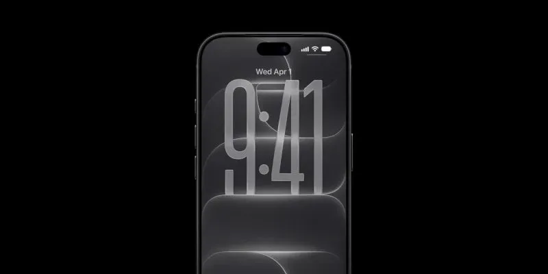 iPhone 18 Pro 正面灵动岛特写,显示收窄后的黑色区域