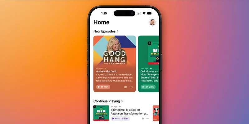 iPhone 上打开的苹果播客 App 首页,上方为新单集列表,下方为继续播放分区