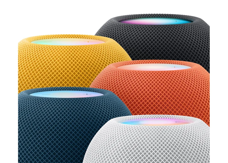 五台不同配色的 HomePod mini 排成一组,顶部触控面板亮起彩色光晕
