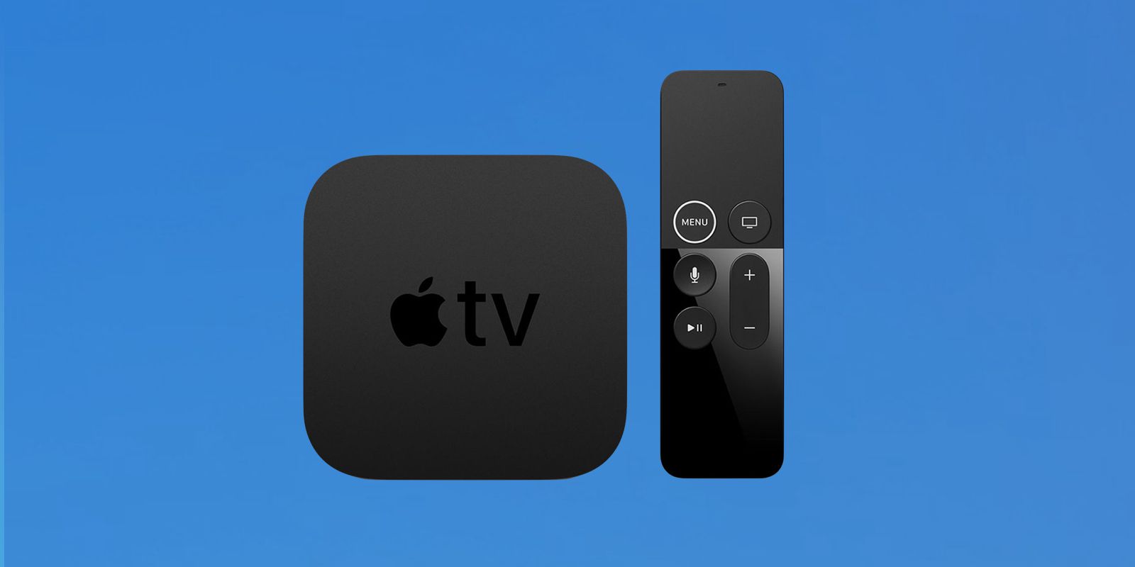 2017 年第一代 Apple TV 4K 黑色方形机盒与黑色遥控器并排置于蓝色渐变背景上,机盒正面为苹果 logo 与 tv 字样