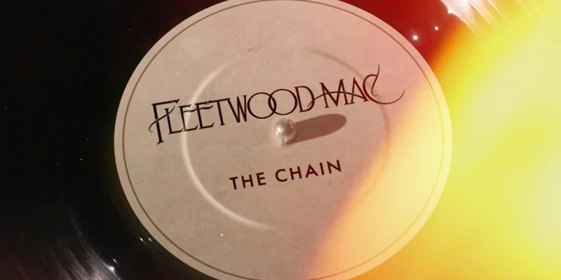 《Fleetwood Mac: The Chain》官方预告画面:黑胶唱片标牌上印着乐队名与片名