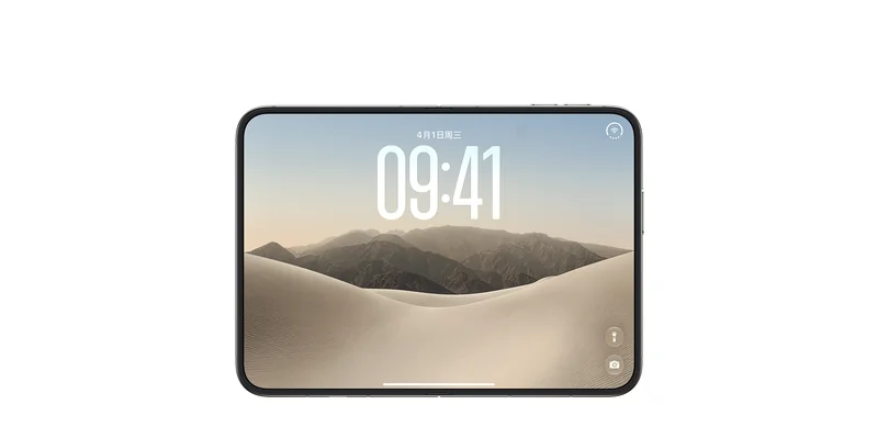 iPhone Duo 展开状态官方图，内屏显示锁屏界面与沙丘壁纸，屏下摄像头区域在画面上方隐约可见