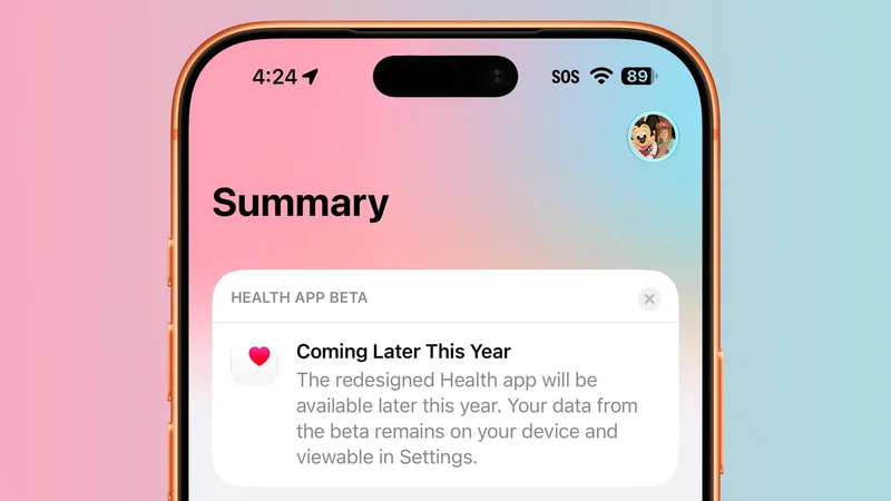 iPhone 上的健康 App 测试版通知弹窗：标题「HEALTH APP BETA」，正文「Coming Later This Year——改版后的健康 App 将在今年晚些时候推出，测试期间的数据仍保留在设备上并可在设置中查看」