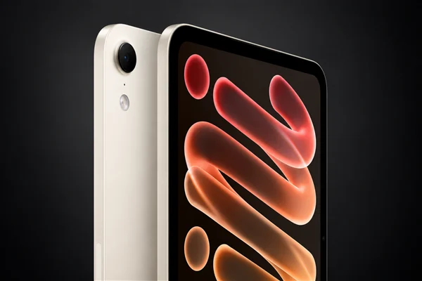 苹果官方产品图:iPad mini(A20 Pro)正反两面并排,深色背景,背面可见单摄与闪光灯
