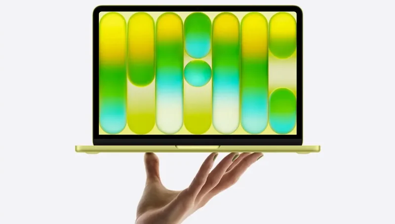 黄色款 MacBook Neo 悬在一只张开的手掌上方,机身为柑橘黄色,屏幕显示由绿黄蓝三色胶囊组成的渐变壁纸